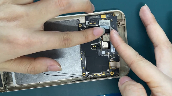 导电泡棉在手机中应用展示图