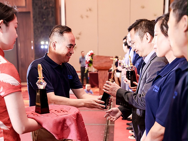 康丽达颁奖现场
