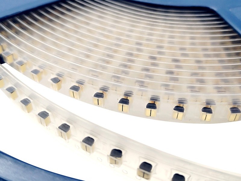 SMT导电泡棉终极指南：原理、选型与在5G时代的应用价值